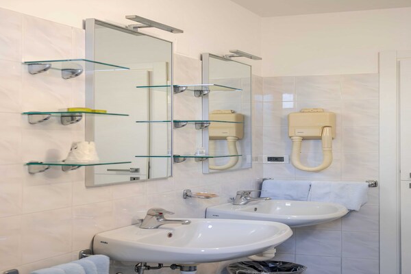 Foto van Hotel 3 Comfort en sereniteit Hart van Ventimiglia - Untagged