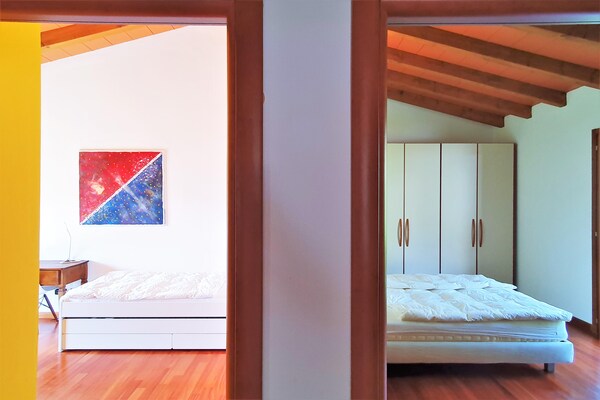 Foto van Appartement in Bosco met terras - Vakantiehuis in Montegrino Valtravaglia - BedRoom