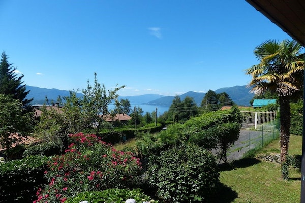 Foto van Vakantiehuis in Italië met uitzicht op de bergen - Vakantiehuis in Colmegna - ViewSummer