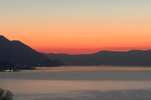Foto van Vakantiehuis in Italië met uitzicht op de bergen - Vakantiehuis in Colmegna - AreaSummer5KM