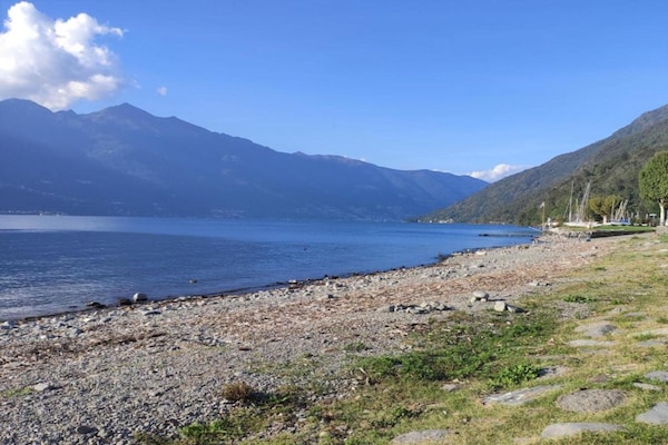 Foto van Vakantiehuis in Italië met uitzicht op de bergen - Vakantiehuis in Colmegna - AreaSummer5KM