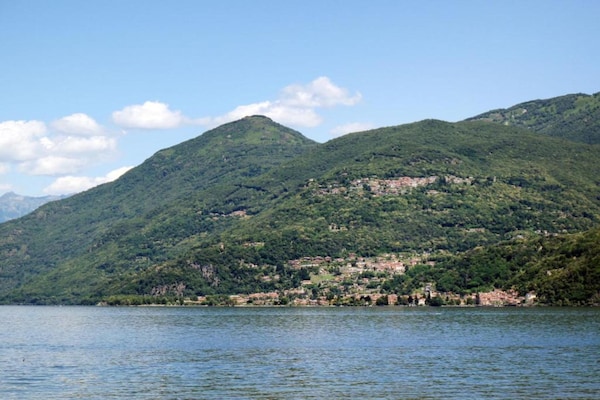 Foto van Vakantiehuis in Italië met uitzicht op de bergen - Vakantiehuis in Colmegna - AreaSummer5KM