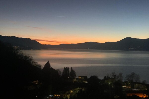 Foto van Vakantiehuis in Italië met uitzicht op de bergen - Vakantiehuis in Colmegna - AreaSummer5KM