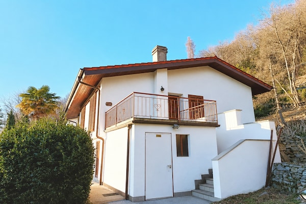 Foto van Vakantiehuis in Italië met uitzicht op de bergen - Vakantiehuis in Colmegna - ExteriorSummer