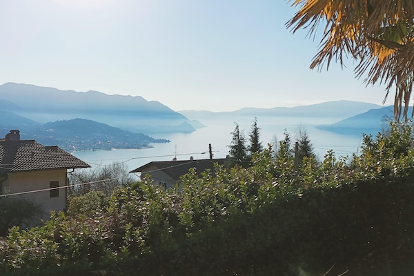 Foto van Vakantiehuis in Italië met uitzicht op de bergen - Vakantiehuis in Colmegna - ViewSummer