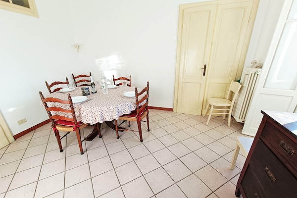 Foto van Charmant Huis aan Meer met Wandelpaden - Vakantiehuis in Maccagno con Pino e Veddasca - LivingRoom