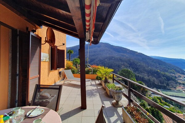Foto van Vakantiehuis in Maccagno met zwembad - Vakantiehuis in Maccagno con Pino e Veddasca - TerraceBalcony