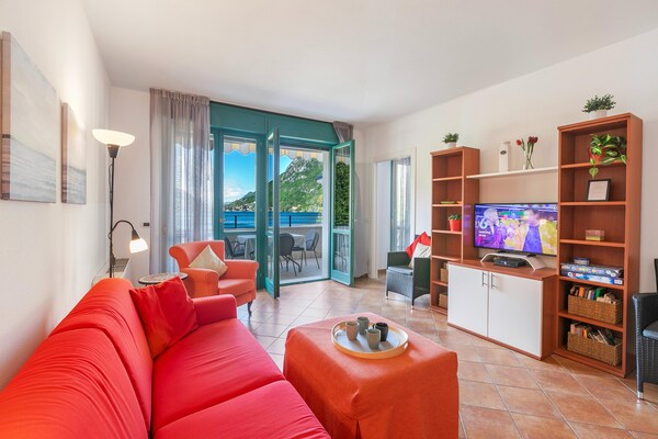 Foto van Appartement met uitzicht op het meer van Lugano. - Vakantiehuis in Porlezza - LivingRoom