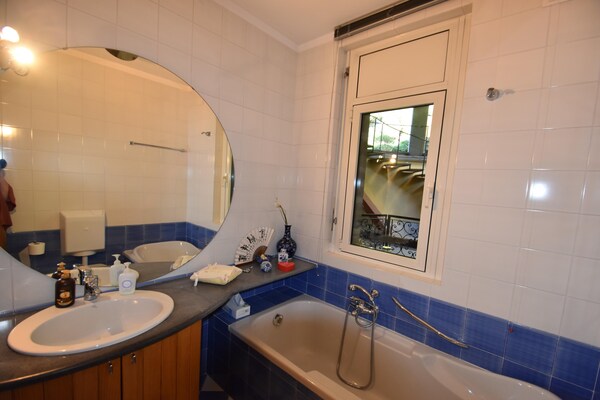 Foto van Appartement in Verbania bij meer en eilanden - Vakantiehuis in Verbania - BathRoom