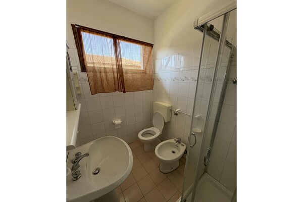 Foto van Klein appartement met balkon - Vakantiehuis in  - BathRoom