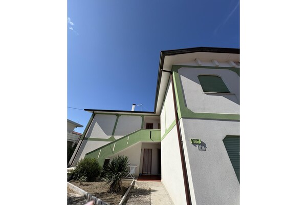 Foto van Klein appartement met balkon - Vakantiehuis in  - ExteriorSummer