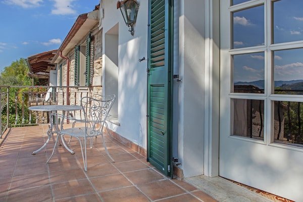 Foto van Romantisch verblijf met zwembad - Vakantiehuis in Modigliana - TerraceBalcony