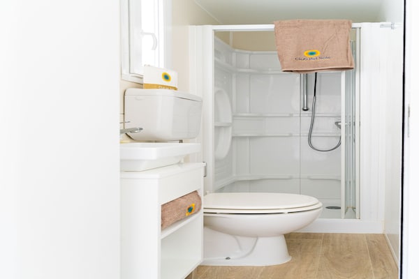 Foto van Lodge in het familiedorp Rimini vlakbij het strand - BathRoom