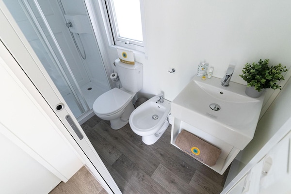 Foto van Lodge in het familiedorp Rimini vlakbij het strand - BathRoom