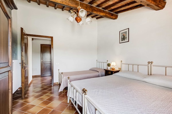 Foto van Rustiek Toscaans stenen huis - Vakantiehuis in Gambassi Terme-Fi - BedRoom