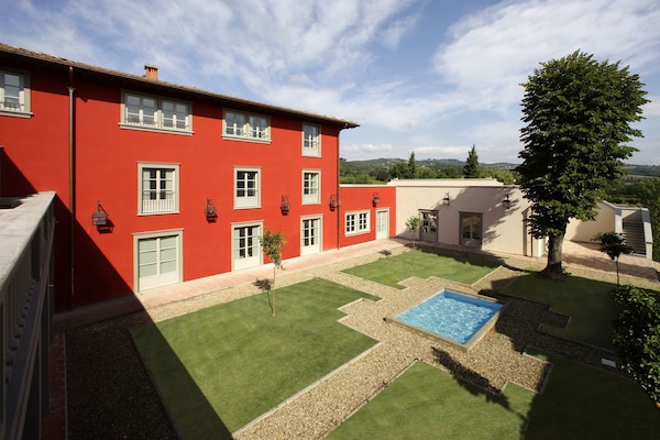 Foto van Verblijf in een tuin en wijnstreek - Vakantiehuis in Rignano Sull'arno - ExteriorSummer