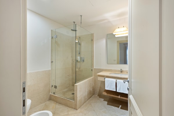 Foto van Verblijf in een tuin en wijnstreek - Vakantiehuis in Rignano Sull'arno - BathRoom