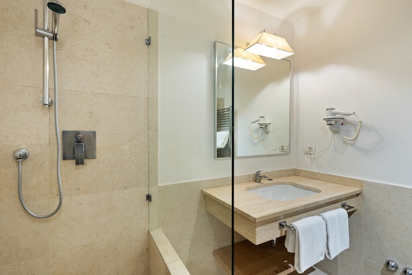 Foto van Verblijf in een tuin en wijnstreek - Vakantiehuis in Rignano Sull'arno - BathRoom