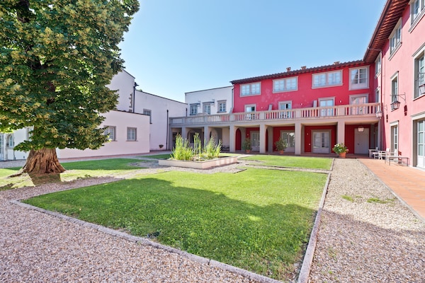 Foto van Verblijf in een tuin en wijnstreek - Vakantiehuis in Rignano Sull'arno - ExteriorSummer