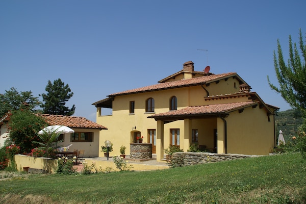 Foto van Villa in Toscane met zwembad bij strand - Vakantiehuis in Castelfranco di Sopra - ExteriorSummer