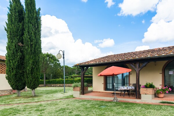 Foto van Bucine Hideaway met zwembad - Vakantiehuis in Bucine (AR) - ExteriorSummer