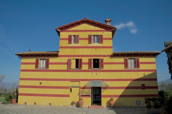 Foto van Uitje naar een Toscaans landhuis - Vakantiehuis in Pian di scò - ExteriorSummer