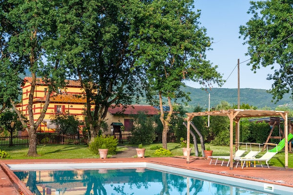 Foto van Uitje naar een Toscaans landhuis - Vakantiehuis in Pian di scò - ExteriorSummer