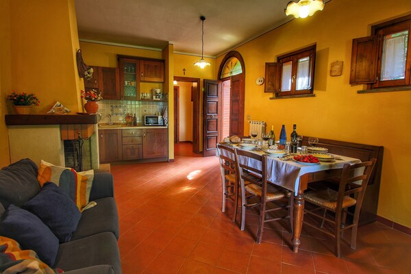 Foto van Aantrekkelijk herenhuis met zwembad - Vakantiehuis in Chianacce - LivingRoom