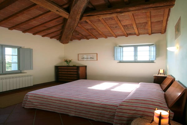 Foto van Toscaanse ontsnapping met zwembad - Vakantiehuis in Chiusi - BedRoom