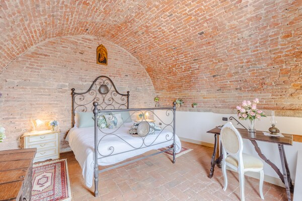 Foto van Appartement in Lucca’s Middeleeuwse Toren - Vakantiehuis in Lucca - BedRoom