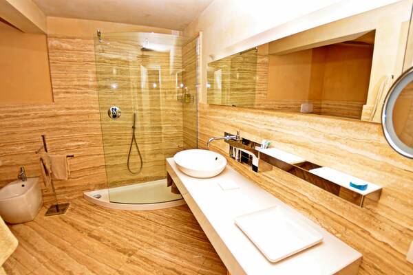Foto van Appartement in Lucca bij Amphitheaterplein - Vakantiehuis in Lucca - BathRoom