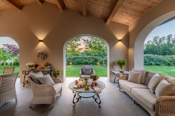 Foto van Villa in Toscane nabij Pisa met zwembad - Vakantiehuis in Orentano - TerraceBalcony