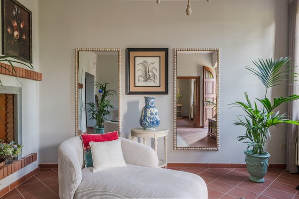 Foto van Villa in Toscane nabij Pisa met zwembad - Vakantiehuis in Orentano - LivingRoom