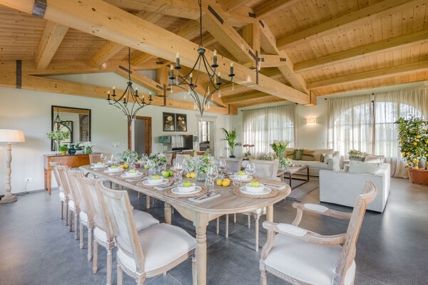 Foto van Villa in Toscane nabij Pisa met zwembad - Vakantiehuis in Orentano - DiningRoom