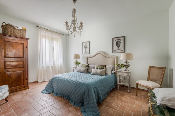Foto van Villa in Toscane nabij Pisa met zwembad - Vakantiehuis in Orentano - BedRoom