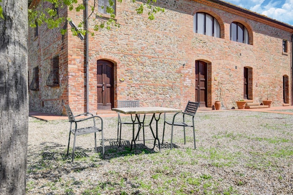 Foto van Appartement in Peccioli met zwembad - Vakantiehuis in Peccioli - TerraceBalcony