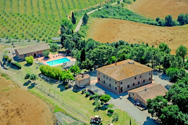 Foto van Mooi appartement met zwembad - Vakantiehuis in Peccioli - ExteriorSummer