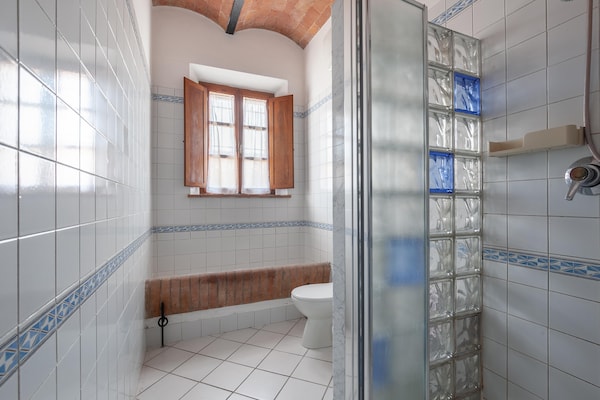 Foto van Peccioli Familie Retreat met Plezier - Vakantiehuis in Peccioli - BathRoom