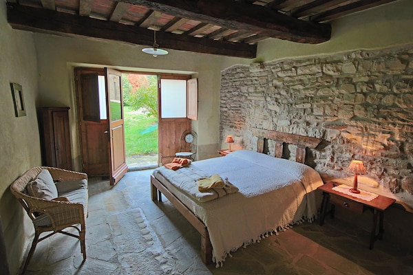 Foto van Vakantiehuis in Apecchio met Zwembad & Terras - Vakantiehuis in Apecchio - BedRoom