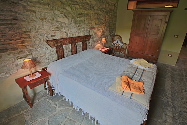 Foto van Vakantiehuis in Apecchio met Zwembad & Terras - Vakantiehuis in Apecchio - BedRoom