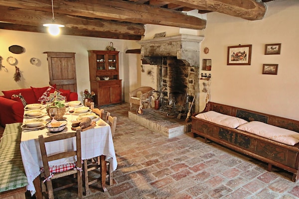 Foto van Boerderij in Apecchio met Zwembad - Vakantiehuis in Apecchio - DiningRoom
