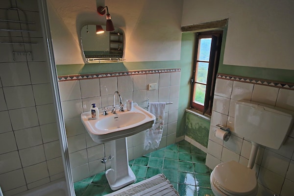 Foto van Boerderij in Apecchio met Zwembad - Vakantiehuis in Apecchio - BathRoom