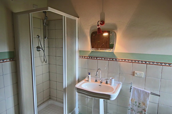 Foto van Boerderij in Apecchio met Zwembad - Vakantiehuis in Apecchio - BathRoom