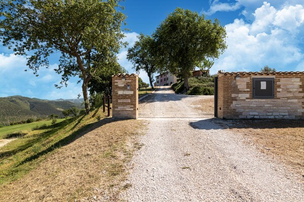 Foto van Landhuis in Cagli met Zwembad en Uitzicht - Vakantiehuis in Cagli - HallReception