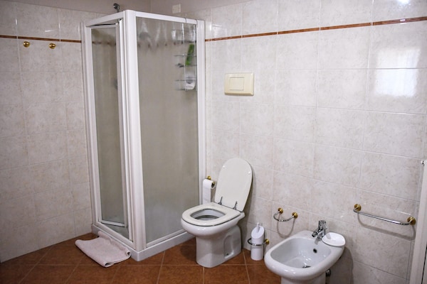 Foto van Stella del Mattino, appartement vlakbij de zee - Vakantiehuis in Pesaro - BathRoom