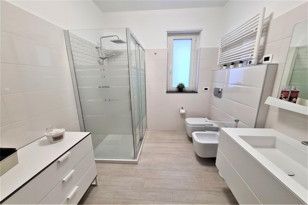 Foto van Vakantiehuis in Leonforte met Privézwembad - Vakantiehuis in Leonforte - BathRoom