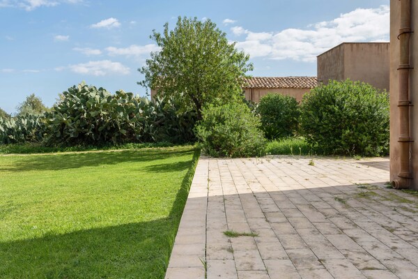 Foto van Boerderij in Noto met tuin en zwembad - Vakantiehuis in Noto - GardenSummer