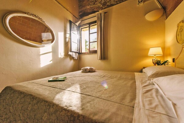 Foto van Landhuis in Toscane met Zwembad en Tennis - Vakantiehuis in Santo Pietro Belvedere - BedRoom