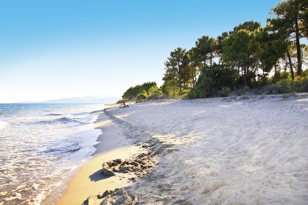 Foto van Ruim verblijf op Corsica voor 8 vlakbij het strand - WaterView