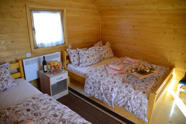 Foto van Cozy Berane Stay - Comfort Cottage with balcony 2 - Vakantiehuis in Berane - BedRoom